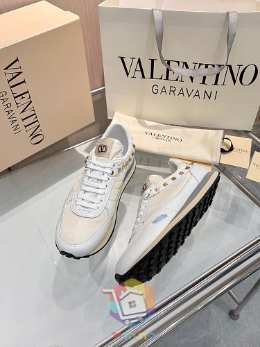 נעלי Valentino Garavani Stud Up בשבעה גוונים 23