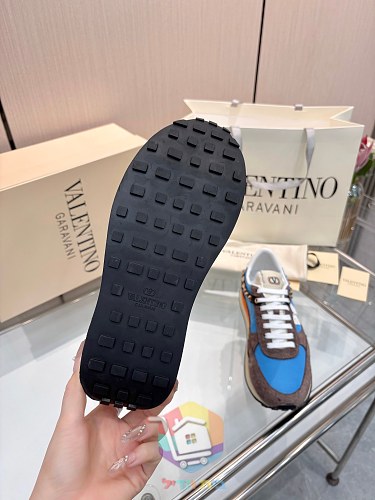 נעלי Valentino Garavani Stud Up בשבעה גוונים 25
