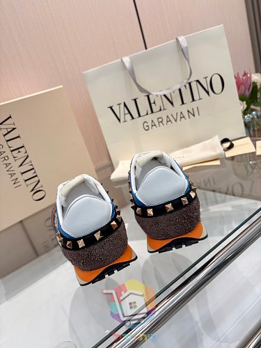 נעלי Valentino Garavani Stud Up בשבעה גוונים 30