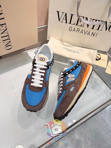 נעלי Valentino Garavani Stud Up בשבעה גוונים 31