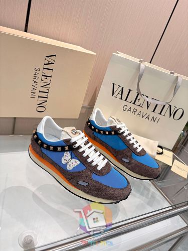 נעלי Valentino Garavani Stud Up בשבעה גוונים 32
