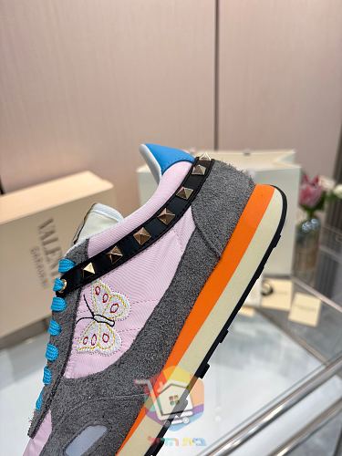 נעלי Valentino Garavani Stud Up בשבעה גוונים 33