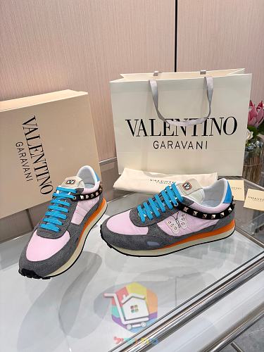 נעלי Valentino Garavani Stud Up בשבעה גוונים 34