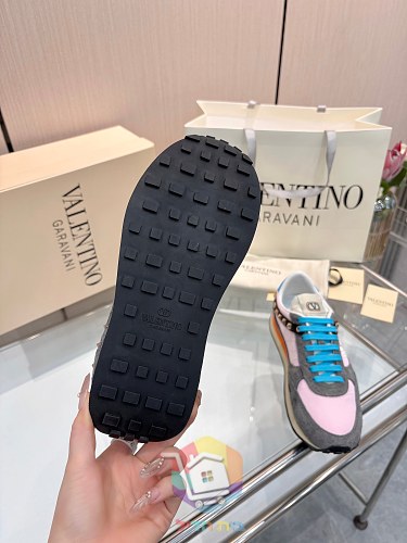 נעלי Valentino Garavani Stud Up בשבעה גוונים 36