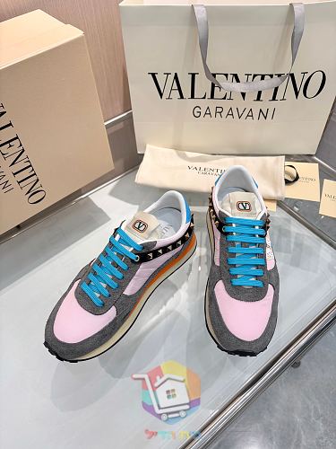 נעלי Valentino Garavani Stud Up בשבעה גוונים 37