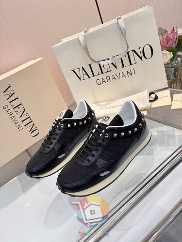 נעלי Valentino Garavani Stud Up בשבעה גוונים 44