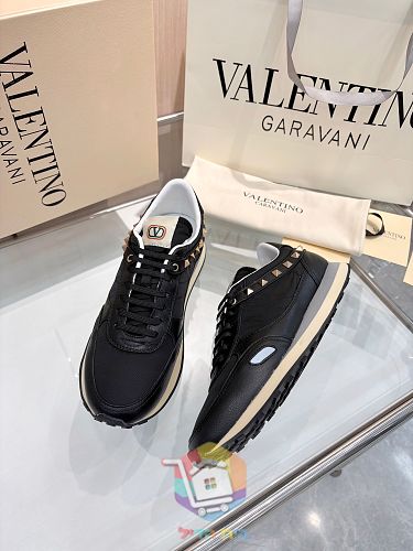 נעלי Valentino Garavani Stud Up בשבעה גוונים 45