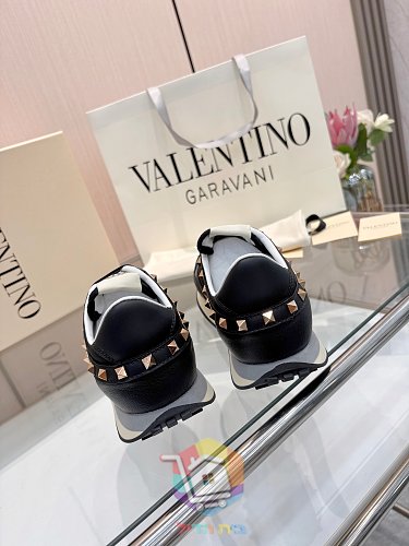נעלי Valentino Garavani Stud Up בשבעה גוונים 46