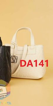 Die Farbe mit dem Code DA141