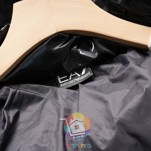 Steppjacke EA7 mit glänzender Oberfläche 2