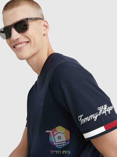T-Shirt Tommy Hilfiger mit gestreiften Bündchen 13