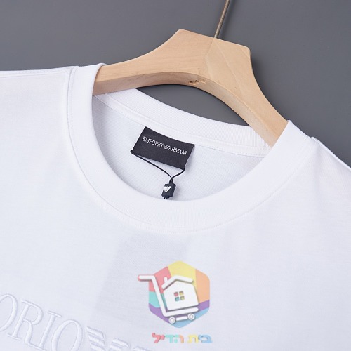 T-Shirt Emporio Armani mit Ton-in-Ton-Schriftzug 10