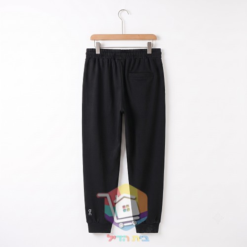 On Jogginghose in drei Farben 3