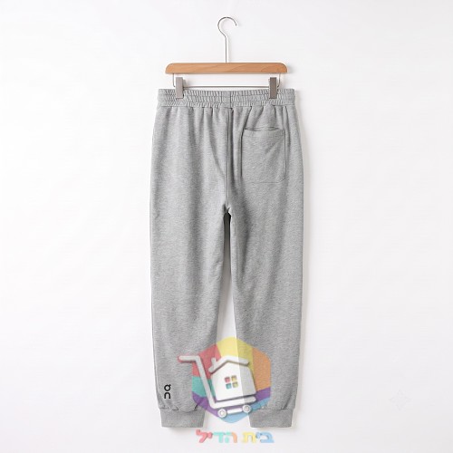 On Jogginghose in drei Farben 5