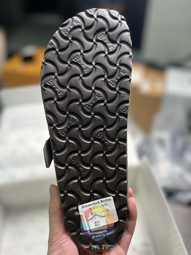 כפכפי Birkenstock Boston מזמש בתשעה גוונים 23