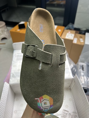 כפכפי Birkenstock Boston מזמש בתשעה גוונים 26