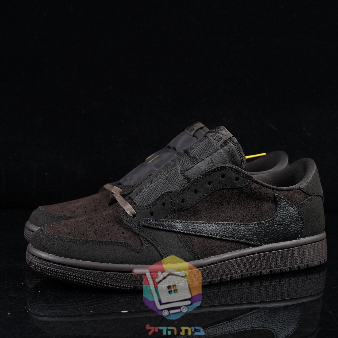 נעלי Travis Scott x Air Jordan 1 Low בשמונה גוונים