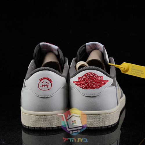 נעלי Travis Scott x Air Jordan 1 Low בשמונה גוונים 33