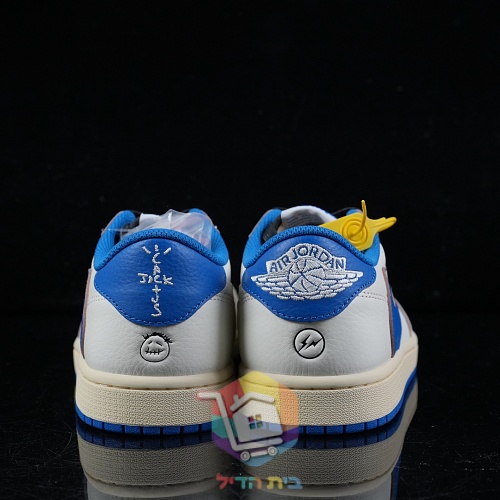 נעלי Travis Scott x Air Jordan 1 Low בשמונה גוונים 60