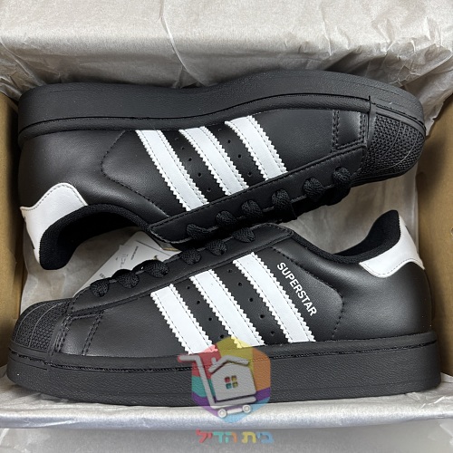 נעלי adidas Superstar II בארבעה גוונים 33
