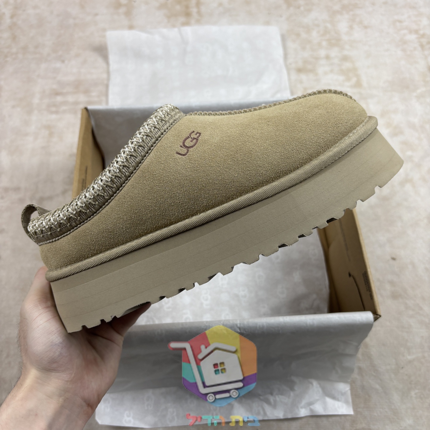 כפכפי UGG Tazz II בשבעה גוונים