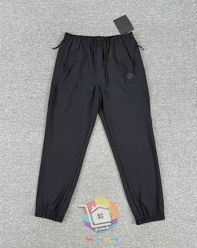 Pantalón jogger Prada, negro 21