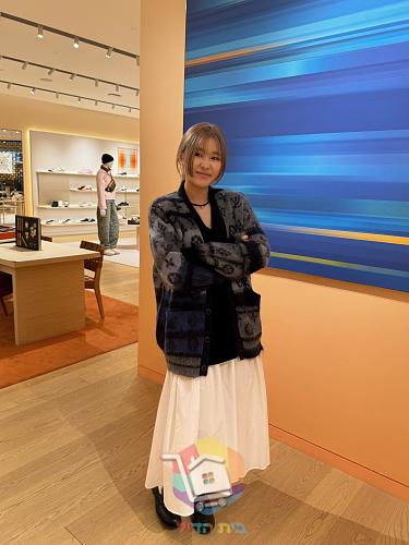 Louis Vuitton Monogram Mohair cardigan, grey and black, or blue and grey 27
