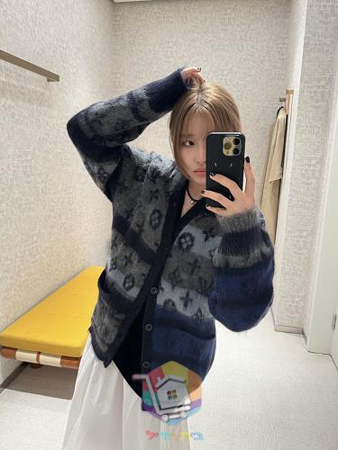Louis Vuitton Monogram Mohair cardigan, grey and black, or blue and grey 28