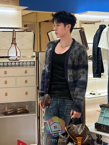 Louis Vuitton Monogram Mohair cardigan, grey and black, or blue and grey 29