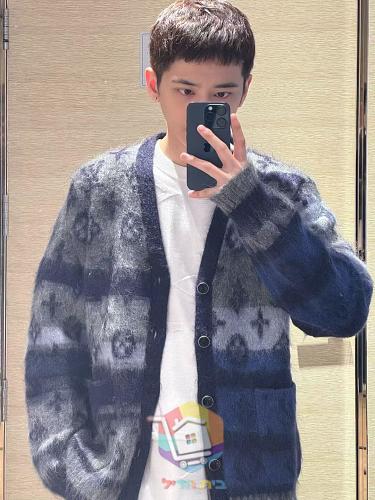 Louis Vuitton Monogram Mohair cardigan, grey and black, or blue and grey 33