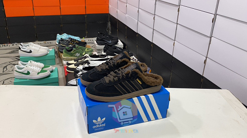 כפכפי adidas Samba Mule עם פרווה, שחור או בז', תמונה 10