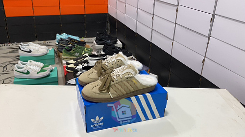 כפכפי adidas Samba Mule עם פרווה, שחור או בז', תמונה 20