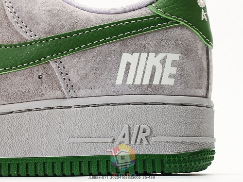 נעלי Nike Air Force 1 Low מזמש אפור עם לוגו ירוק, תמונה 4
