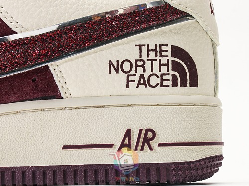 נעלי Nike Air Force 1 Low עם לוגו The North Face, בורדו או כחול כהה, תמונה 4