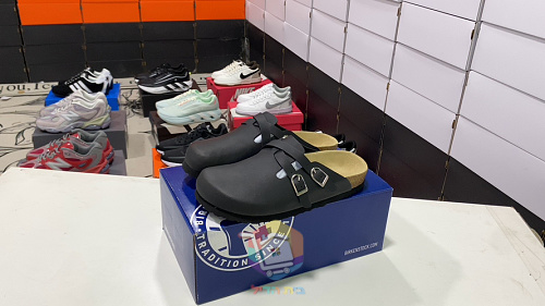 נעלי Birkenstock Blair עם רצועות דקות ואבזמים, זמש חום או שחור, תמונה 2