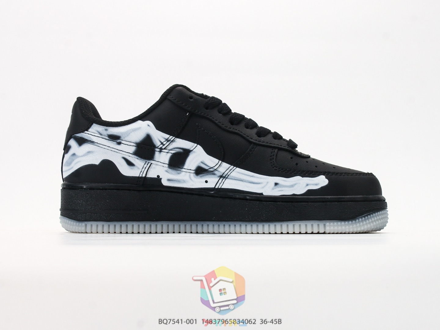 حذاء Nike Air Force 1 Low، أسود بطبعة هيكل عظمي أو شامواه أخضر