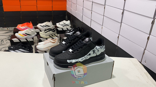 נעלי Nike Air Force 1 Low שחור עם הדפס שלד או זמש ירוק, תמונה 2