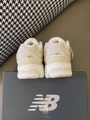 נעלי New Balance 2002R לילדים עם סקוץ' ובטנה חמה, שלושה צבעים, תמונה 2