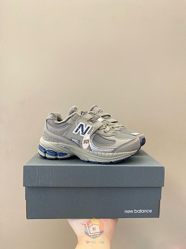 נעלי New Balance 2002R לילדים עם סקוץ' ובטנה חמה, שלושה צבעים, תמונה 11