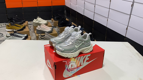 נעלי Nike לילדים עם כפתור סיבוב במקום שרוכים, בז', כסוף או שחור, תמונה 21