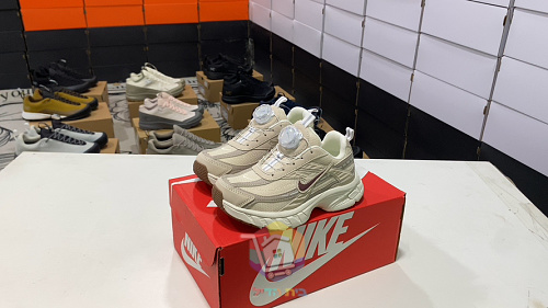 נעלי Nike לילדים עם כפתור סיבוב במקום שרוכים, בז', כסוף או שחור, תמונה 30