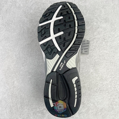 נעלי New Balance בשני דגמים, 993 אפור ו-990v3 אפרסק, תמונה 2