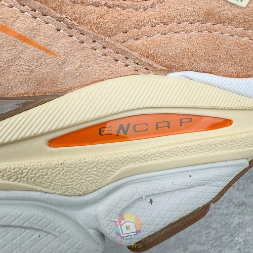 נעלי New Balance בשני דגמים, 993 אפור ו-990v3 אפרסק, תמונה 12