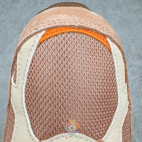 נעלי New Balance בשני דגמים, 993 אפור ו-990v3 אפרסק, תמונה 15