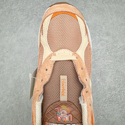 נעלי New Balance בשני דגמים, 993 אפור ו-990v3 אפרסק, תמונה 22