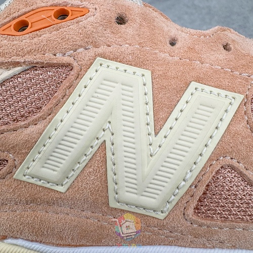 נעלי New Balance בשני דגמים, 993 אפור ו-990v3 אפרסק, תמונה 25