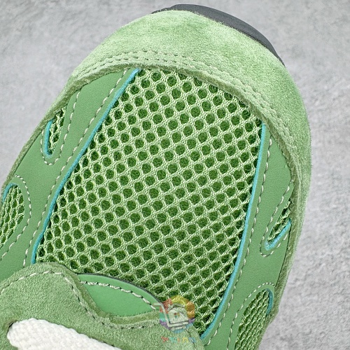 נעלי New Balance בשני דגמים, 991v2 אפור ו-993 ירוק, תמונה 27