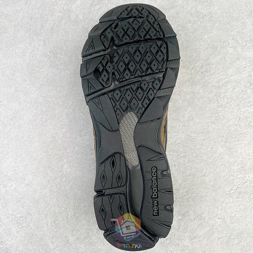 נעלי New Balance בשני דגמים, 990v3 בחום או ירוק זית ו-990v6 בשחור או אפור, תמונה 2