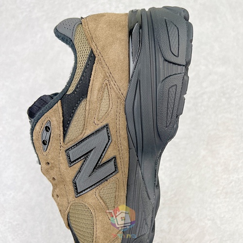 נעלי New Balance בשני דגמים, 990v3 בחום או ירוק זית ו-990v6 בשחור או אפור, תמונה 4