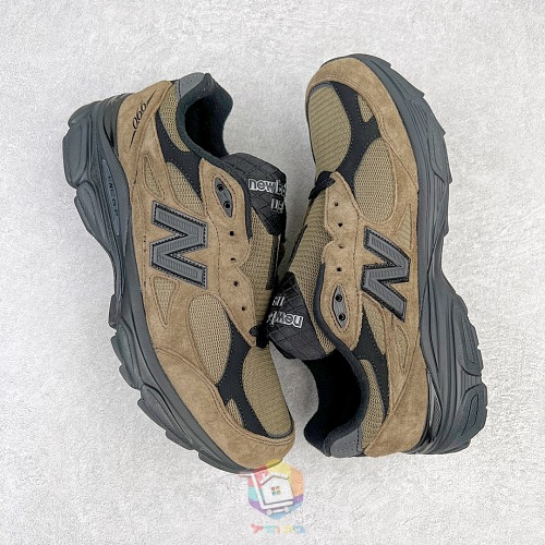 נעלי New Balance בשני דגמים, 990v3 בחום או ירוק זית ו-990v6 בשחור או אפור, תמונה 8